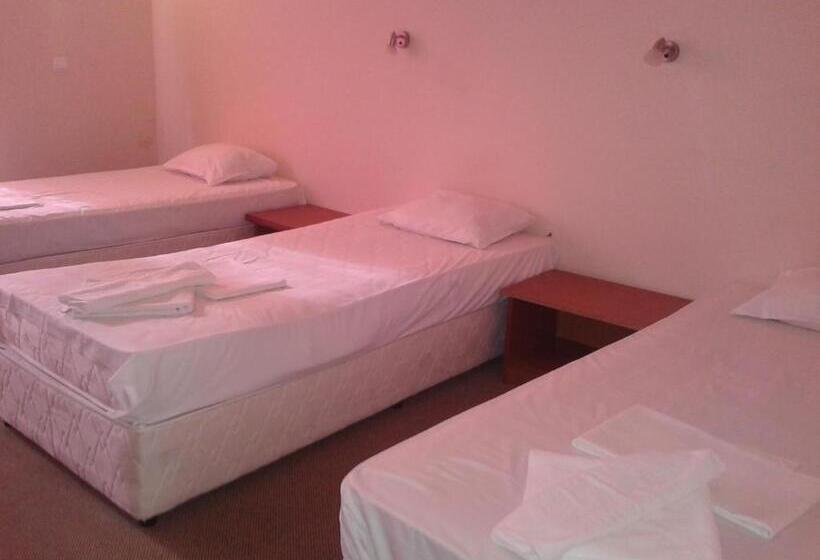 בית מלון כפרי Seasons 2