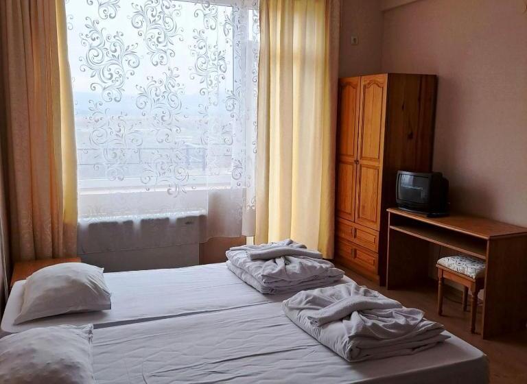 בית מלון כפרי Seasons 2