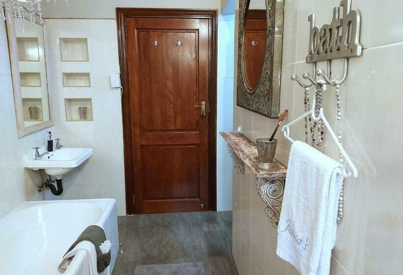 Пансион Jakita S Guest House