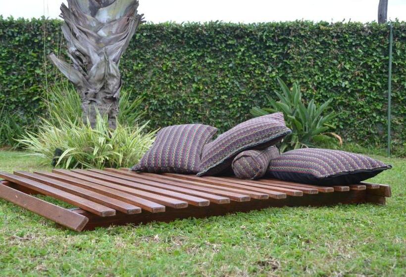 Пансион Jakita S Guest House