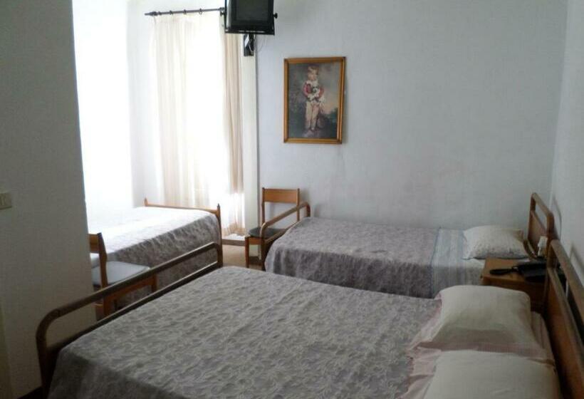 Пансион Rustico & Singelo   Hotelaria E Restauração, Lda