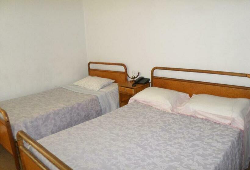 Пансион Rustico & Singelo   Hotelaria E Restauração, Lda