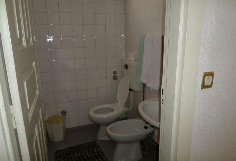 Пансион Rustico & Singelo   Hotelaria E Restauração, Lda