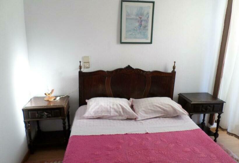 Пансион Rustico & Singelo   Hotelaria E Restauração, Lda