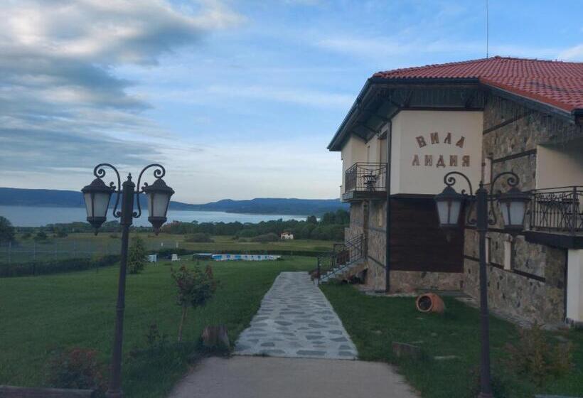 بنسيون Vila Lidia