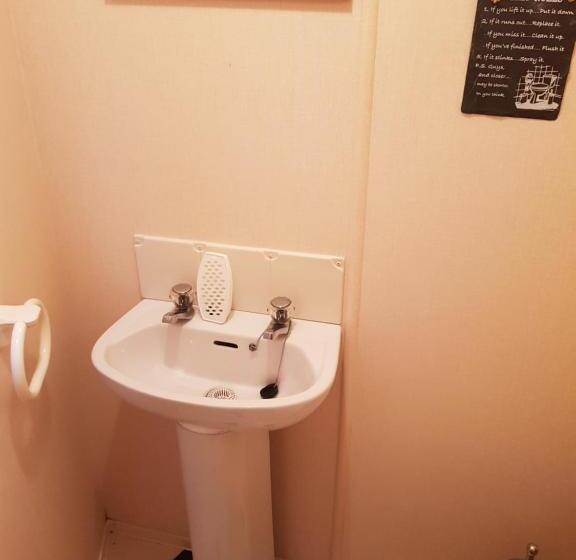 צימר The Jackdaw Pub Self Catering Static Caravan Free Breakfast Supplied