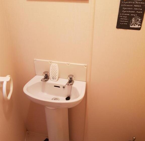 צימר The Jackdaw Pub Self Catering Static Caravan Free Breakfast Supplied