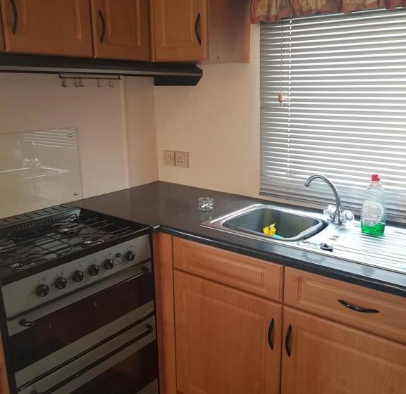 צימר The Jackdaw Pub Self Catering Static Caravan Free Breakfast Supplied