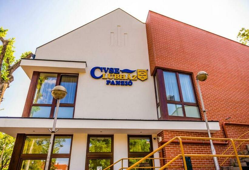 ベッドアンドブレックファースト Cvse Clubház és Panzió