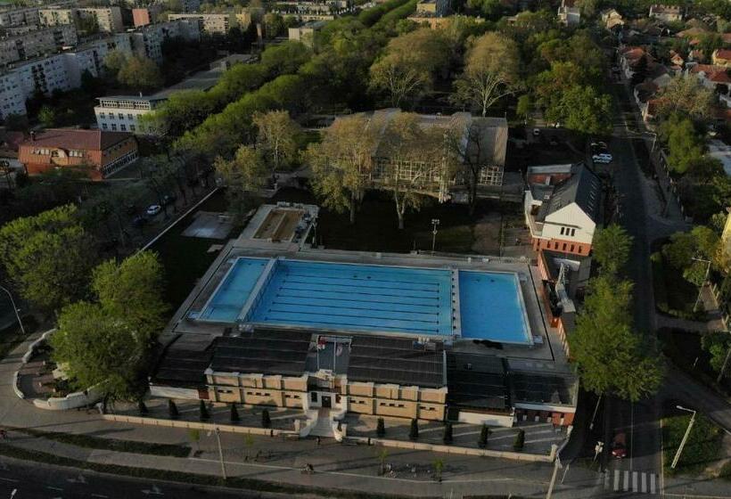 ベッドアンドブレックファースト Cvse Clubház és Panzió