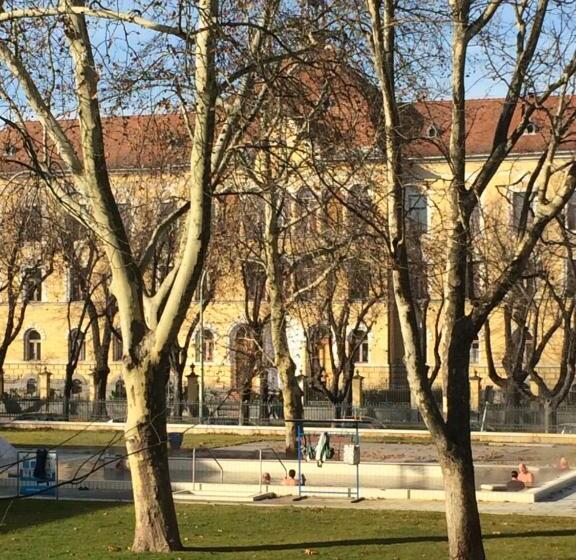 ベッドアンドブレックファースト Cvse Clubház és Panzió