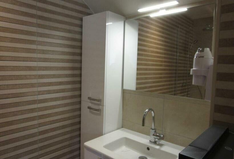 酒店 De La Londaine