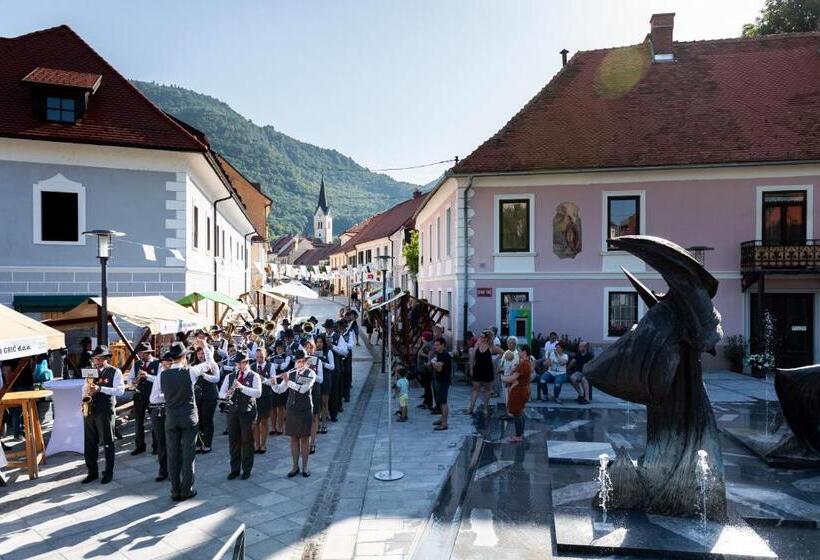 هتل Dvorec Trebnik Sobe