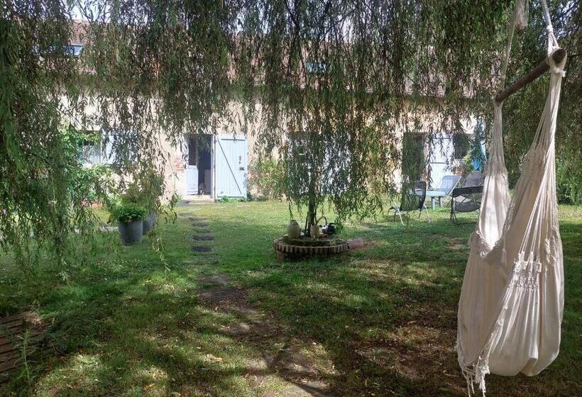 בית מלון כפרי Les Anniquins