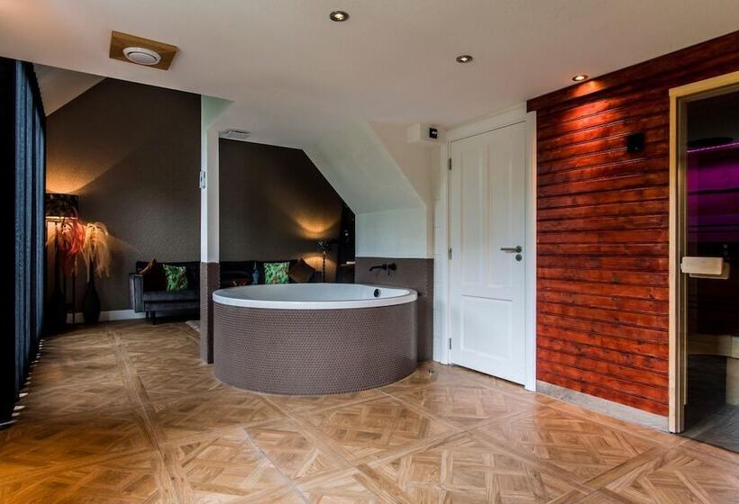 Отель Luxexcellent Super Suite