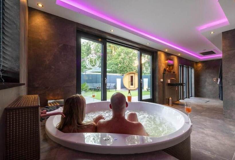 Отель Luxexcellent Super Suite