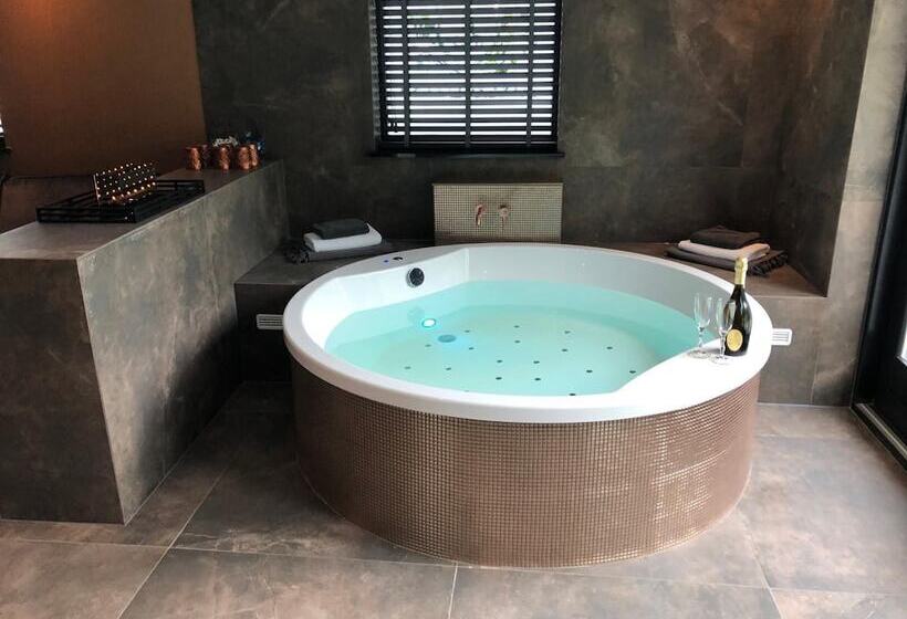 هتل Luxexcellent Super Suite