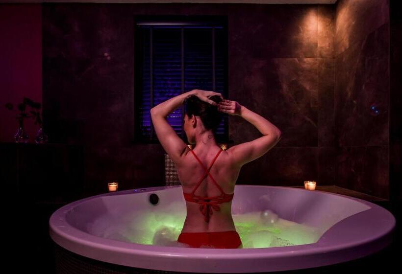 Отель Luxexcellent Super Suite