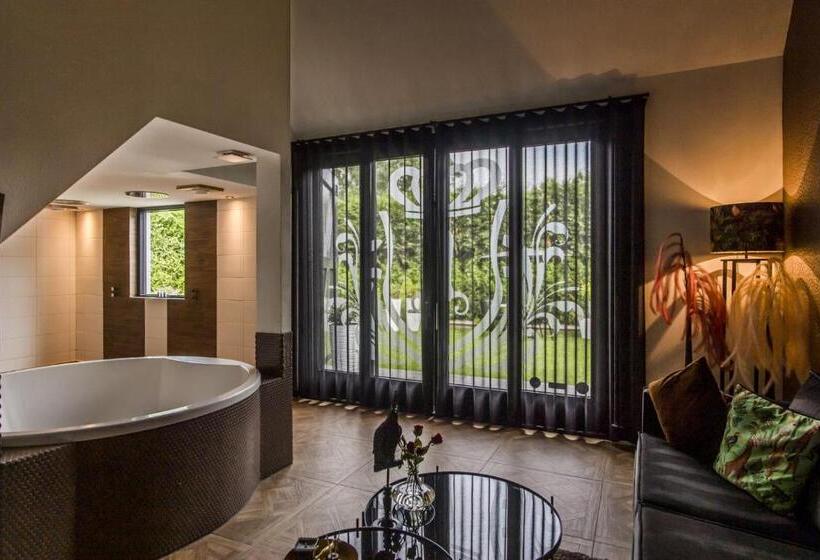 Отель Luxexcellent Super Suite