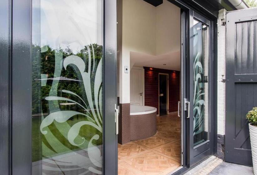 Отель Luxexcellent Super Suite