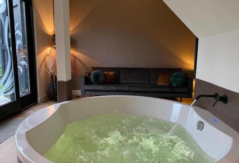 Отель Luxexcellent Super Suite