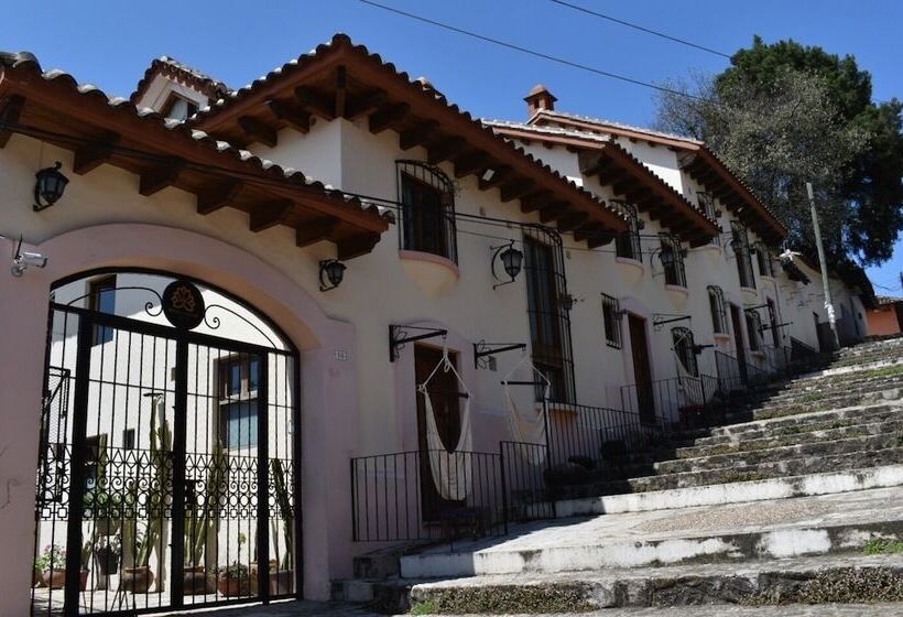 Отель Magnolias Boutique Suites & Spa