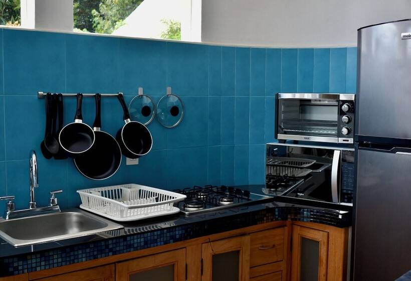 Отель Magnolias Boutique Suites & Spa