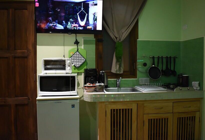 Отель Magnolias Boutique Suites & Spa