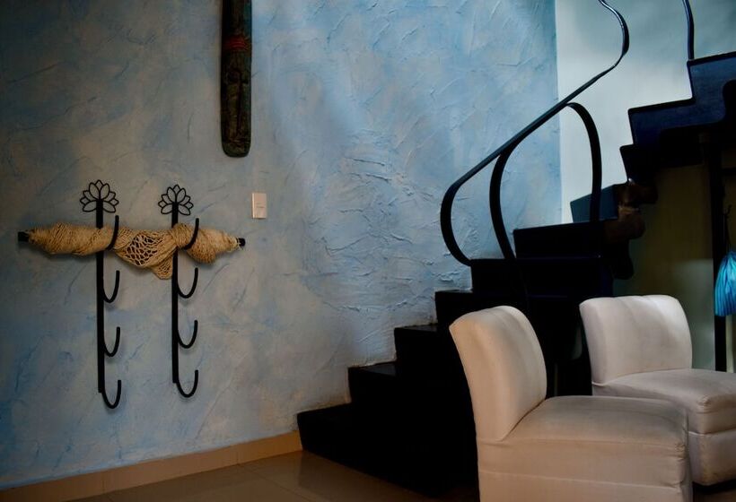 Отель Magnolias Boutique Suites & Spa