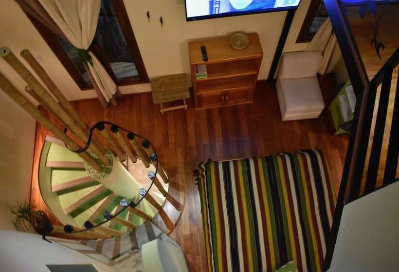 Отель Magnolias Boutique Suites & Spa