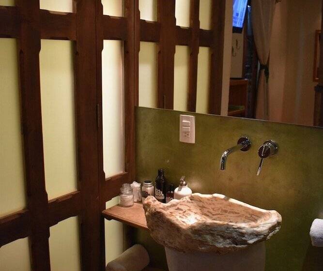 Отель Magnolias Boutique Suites & Spa