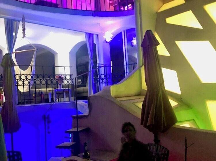 Отель Magnolias Boutique Suites & Spa