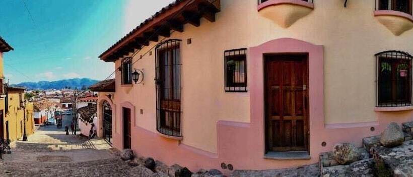 Отель Magnolias Boutique Suites & Spa