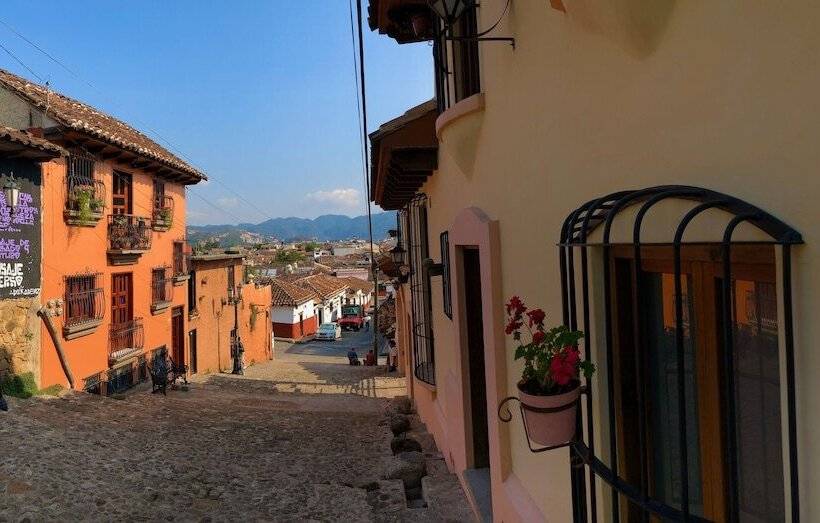 Отель Magnolias Boutique Suites & Spa