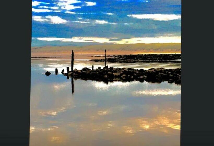 פנסיון Harbourlights Accomodation