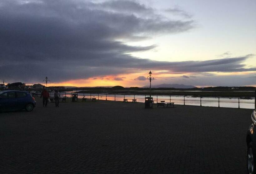 פנסיון Harbourlights Accomodation