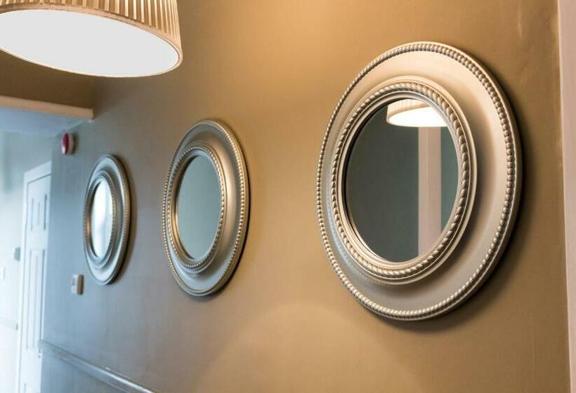 פנסיון Harbourlights Accomodation