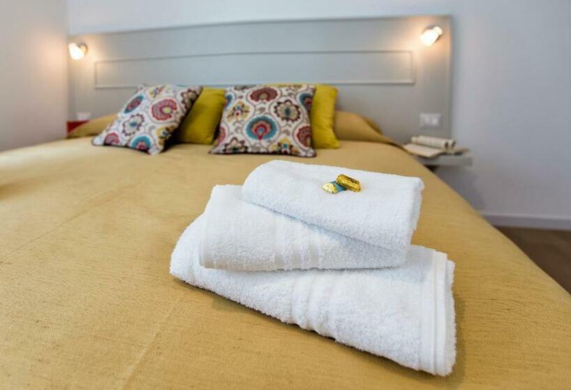 Пансион Jolie Julie Accomodation