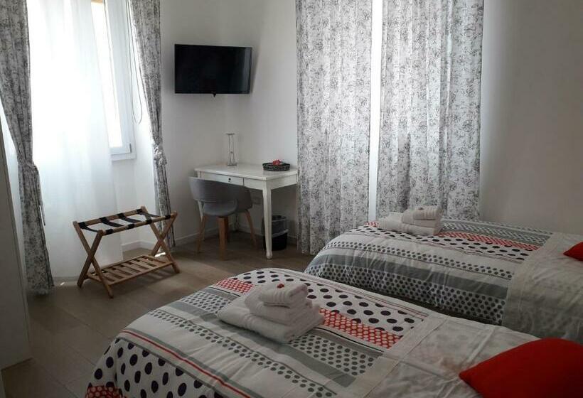 Пансион Jolie Julie Accomodation