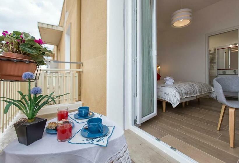 Пансион Jolie Julie Accomodation