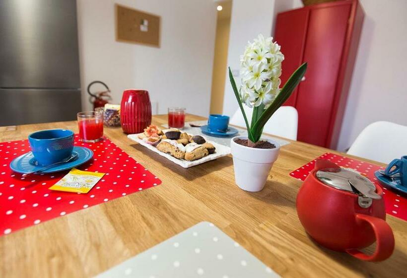 Пансион Jolie Julie Accomodation