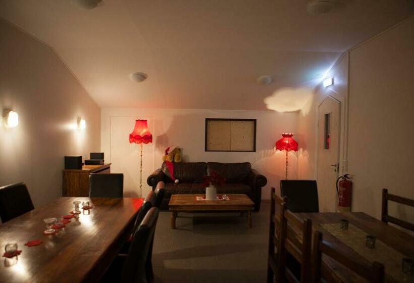 پانسیون Mjóanes Accommodation