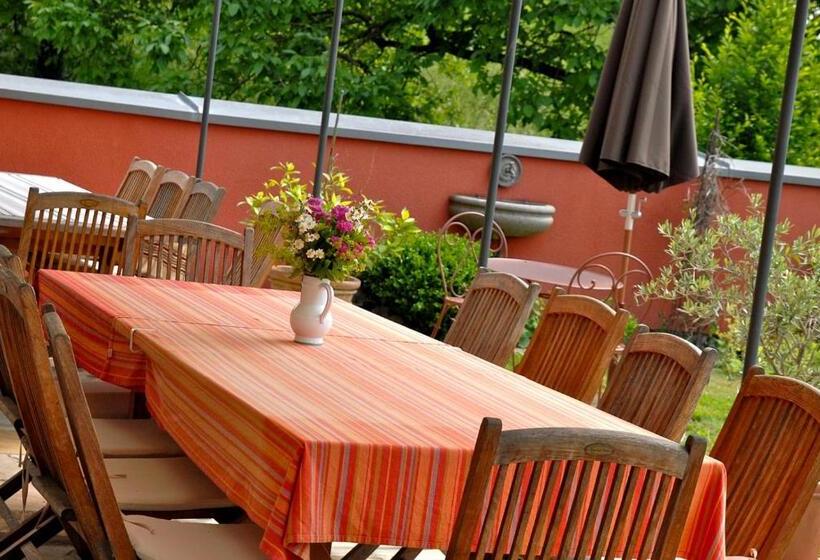 پانسیون Weingut Tauss