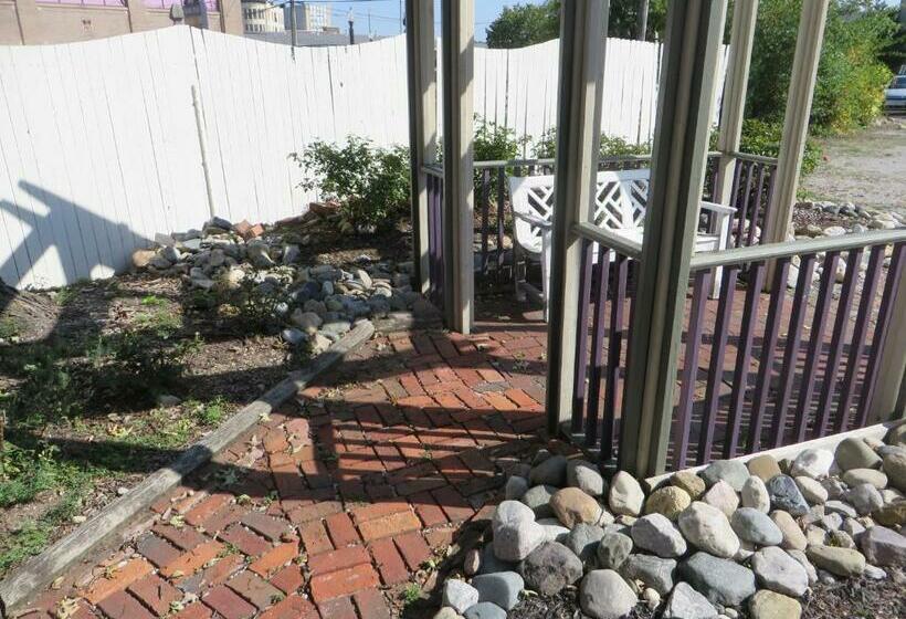 هاستل Historic Sion Bass Guest House