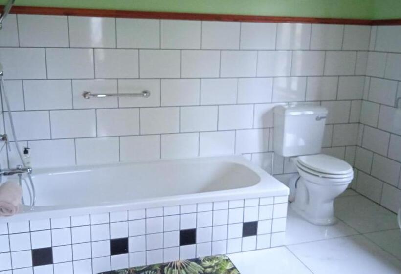 مبيت وإفطار Fleur Bleue & The Timber Frame