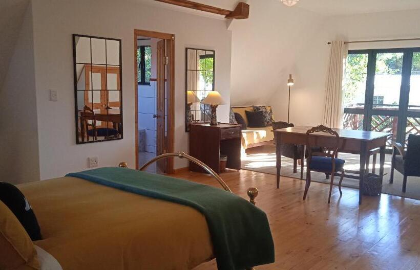 مبيت وإفطار Fleur Bleue & The Timber Frame