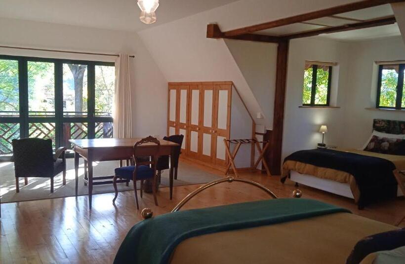 مبيت وإفطار Fleur Bleue & The Timber Frame