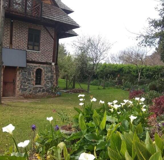 مبيت وإفطار Fleur Bleue & The Timber Frame