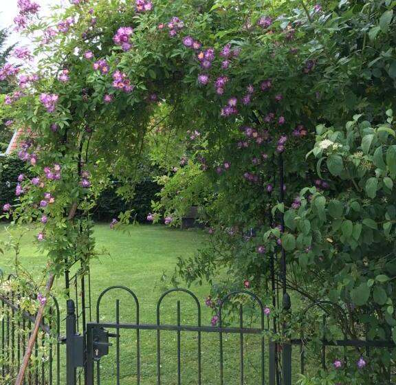 住宿加早餐 The Pool House