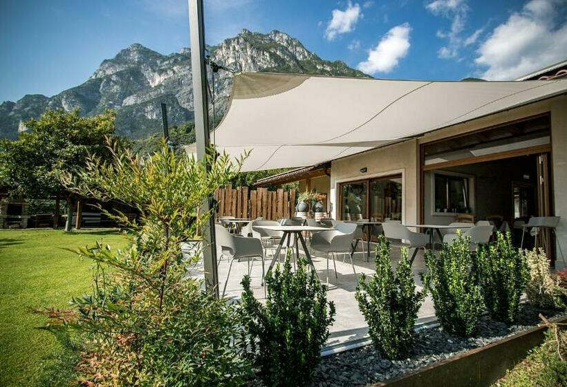 هتل Agritur Comai